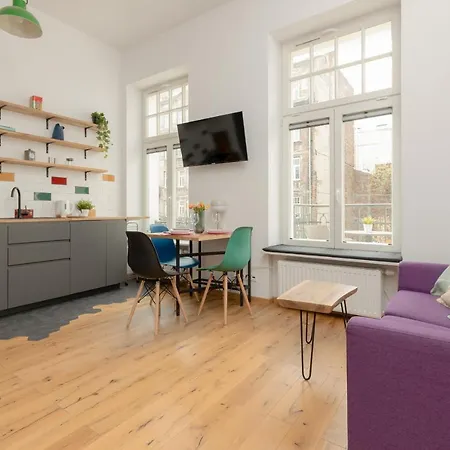 Apartamento With Balcony Warsaw's Praga By Renters *